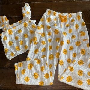 Haute Hippie - Girl's Size Large 10/12 - Two piece set - White & Daisies